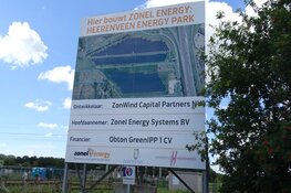 Aanleg zonnepark aan de Omweg in Heerenveen vordert gestaag