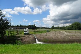 Aanleg zonnepark aan de Omweg in Heerenveen vordert gestaag