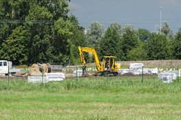 Aanleg zonnepark aan de Omweg in Heerenveen vordert gestaag