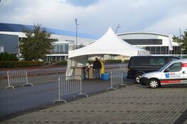 Covid-19 snel teststraat in Heerenveen bij Thialf in Heerenveen geopend