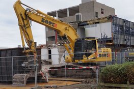 Sloop oude kantoorgebouw Royal Smilde in volle gang