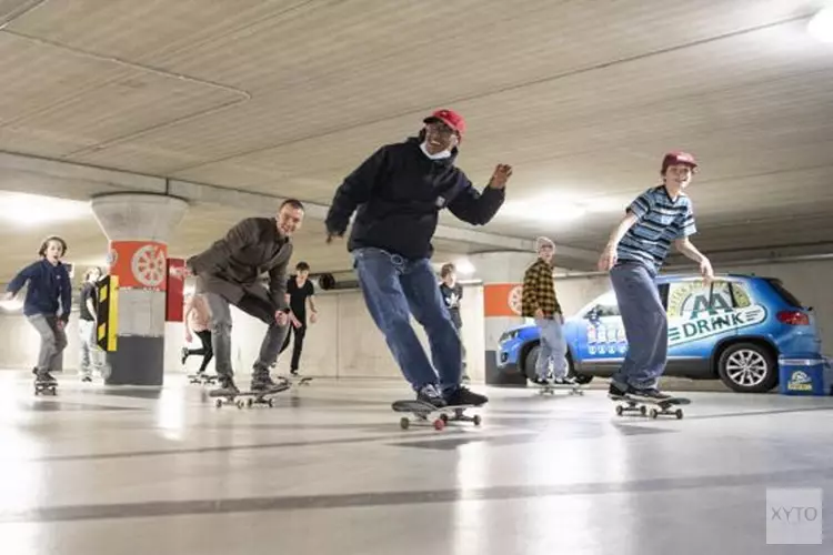 Skaten in de parkeergarage in Heerenveen