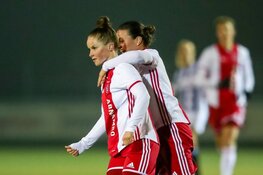 Fraaie treffer Tromp helpt Ajax langs Heerenveen naar halve finale