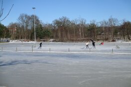 Schaatsplezier en vermaak in Heerenveen in beeld