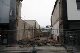 Sloop van voormalig winkelpand aan de Dracht in Heerenveen vordert