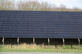 Nieuwe zonnepanelen langs de A32 ter hoogte van Oudeschoot