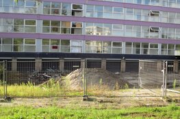 Sloop oude gebouw service flat Oranjewoud in Heerenveen in beeld