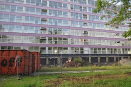 Sloop oude gebouw service flat Oranjewoud in Heerenveen in beeld