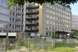 Sloop oude gebouw service flat Oranjewoud in Heerenveen in beeld