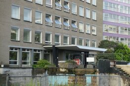 Sloop oude gebouw service flat Oranjewoud in Heerenveen in beeld