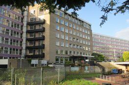 Sloop oude gebouw service flat Oranjewoud in Heerenveen in beeld