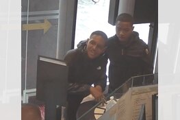 Gezocht: Wie herkent deze twee pinners?