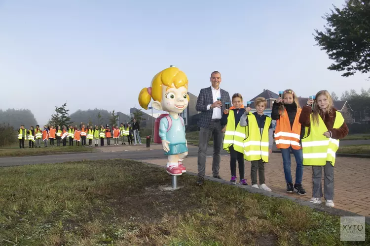 Lucas & Lisa moedigen weggebruikers aan om voorzichtiger te rijden