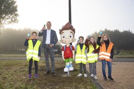 Lucas & Lisa moedigen weggebruikers aan om voorzichtiger te rijden