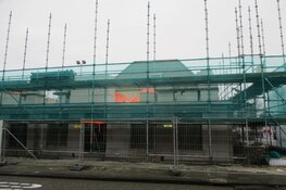 Bouw van studio woningen en twee woningen aan de Nieuwstraat in Heerenveen vordert