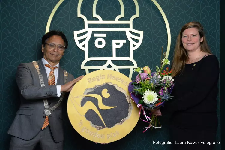 Christel Koning ontvangt de Gouden Speld van 2022