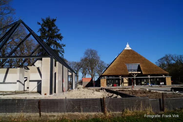 Bouw en verbouwingswerkzaamheden boerderij Donglust in Oranjewoud vordert