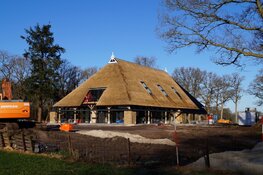 Bouw en verbouwingswerkzaamheden boerderij Donglust in Oranjewoud vordert