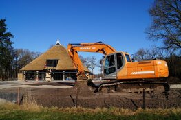 Bouw en verbouwingswerkzaamheden boerderij Donglust in Oranjewoud vordert