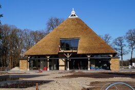 Bouw en verbouwingswerkzaamheden boerderij Donglust in Oranjewoud vordert