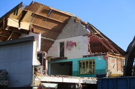 Sloop voormalig horecapand aan de Nieuwstraat in Heerenveen vordert