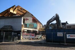 Sloop voormalig horecapand aan de Nieuwstraat in Heerenveen vordert