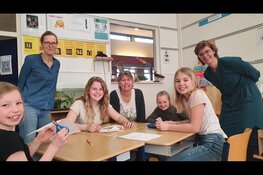 Wethouder Irona Groeneveld te gast bij het Internationaal afvalproject 'De Schone Stad' in Rottum