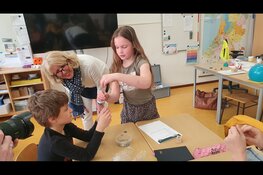 Wethouder Irona Groeneveld te gast bij het Internationaal afvalproject &#39;De Schone Stad&#39; in Rottum