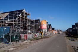 Bouw van nieuwe woningen aan de Regentesselaan in Heerenveen vordert gestaag