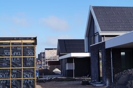 Bouw van nieuwe woningen aan de Regentesselaan in Heerenveen vordert gestaag