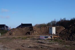 Bouw van nieuwe woningen aan de Regentesselaan in Heerenveen vordert gestaag