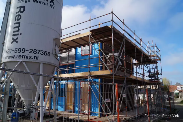 Bouw van vier woningen aan de van Cuckstraat in Heerenveen vordert!