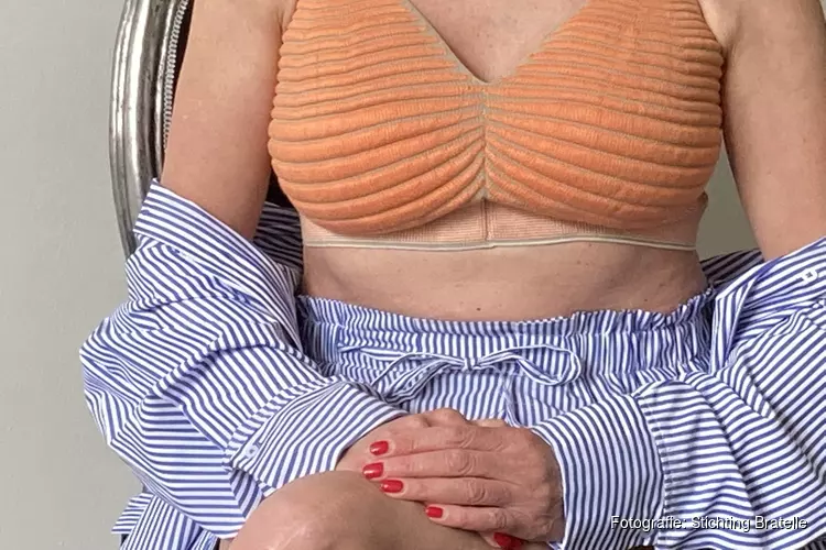 Lymfoedeem na borstkanker treft duizenden vrouwen - Beha met masserende werking te zien, voelen en passen in Heerenveen