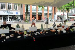 Gezellige drukte op de Outletmarkt in Heerenveen