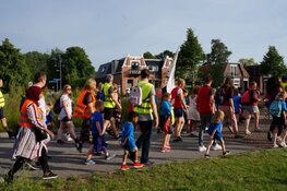 Avondvierdaagse in Heerenveen trekt veel deelnemers en publiek