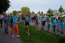 Avondvierdaagse in Heerenveen trekt veel deelnemers en publiek