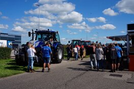 Boeren blokkeeractie bij distributiecentrum Lidl in Heerenveen
