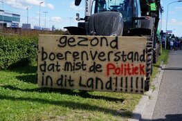 Boeren blokkeeractie bij distributiecentrum Lidl in Heerenveen