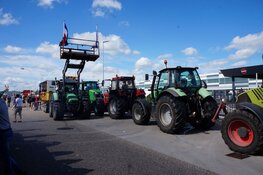 Boeren blokkeeractie bij distributiecentrum Lidl in Heerenveen