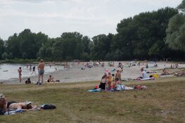 Strand Heidemeer druk bezocht
