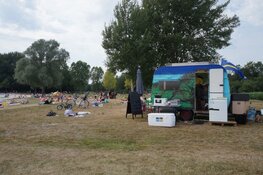 Strand Heidemeer druk bezocht