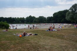 Strand Heidemeer druk bezocht