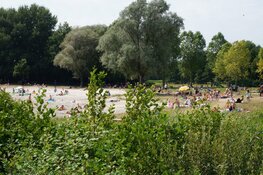 Strand Heidemeer druk bezocht