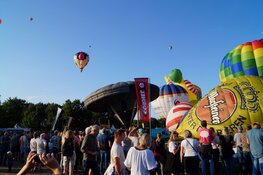 Veel publieke belangstelling bij Friese ballonfeesten in Joure