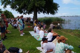 Veel publieke belangstelling SKS skûtsjesilen Langwarder Wielen