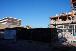 Sloop voormalig kantoorgebouw in Heerenveen vordert!