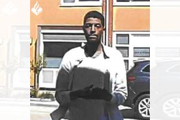 Wie is deze man die tweemaal 1.250 euro pinde met een gestolen pinpas?