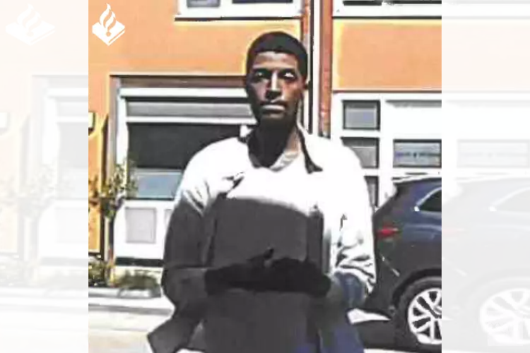 Wie is deze man die tweemaal 1.250 euro pinde met een gestolen pinpas?