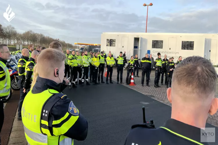 Politie houdt grote verkeerscontrole langs A32