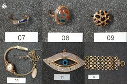 Politie Fryslân zoekt eigenaren van meer dan zestig mogelijk gestolen sieraden